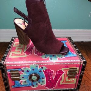 Shoes size 9 1/2